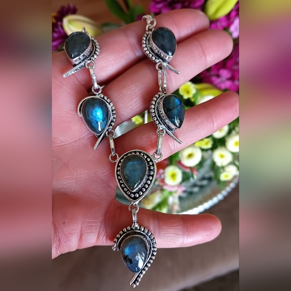 💙Blue/Green Flash Labradorite Bohemian Necklace - Picture 3 of 4